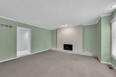 $450,000 | 8 Heaton Court, Sugar Grove, IL 60554