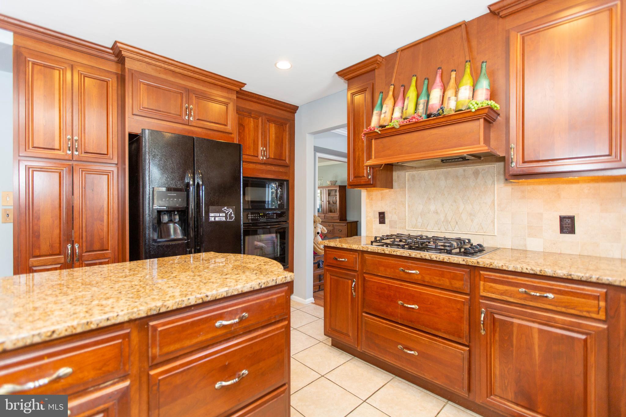 955 Pheasant Meadow Road Blue Bell, PA 19422 - Photo 7 of 29 Kitchen w/granite counters