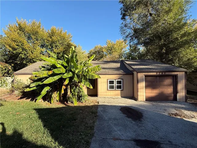 $179,900 | 8208 West 81st Street, Overland Park, KS 66204