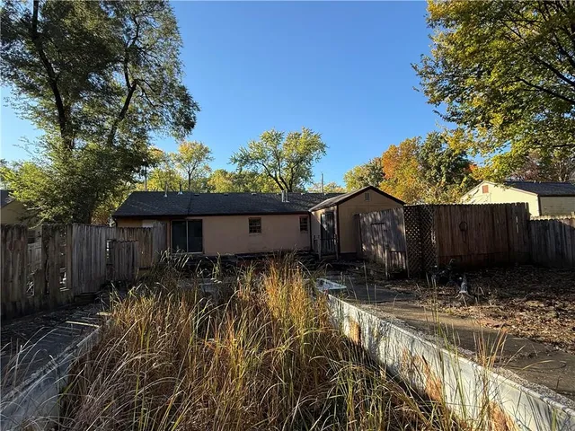 $179,900 | 8208 West 81st Street, Overland Park, KS 66204