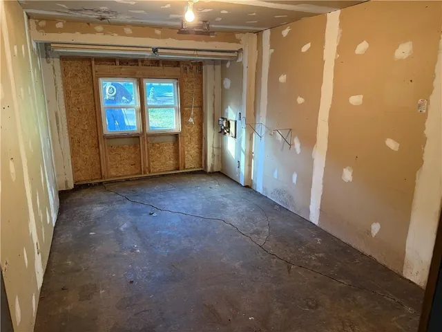 $179,900 | 8208 West 81st Street, Overland Park, KS 66204