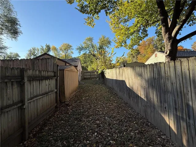 $179,900 | 8208 West 81st Street, Overland Park, KS 66204