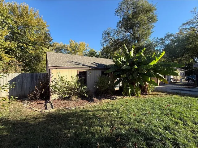 $179,900 | 8208 West 81st Street, Overland Park, KS 66204