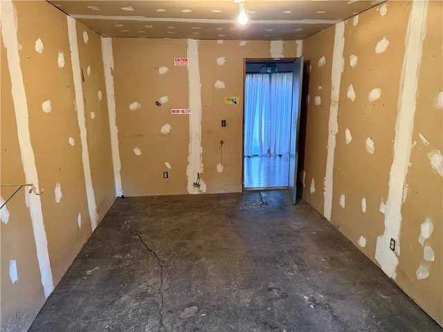 $179,900 | 8208 West 81st Street, Overland Park, KS 66204