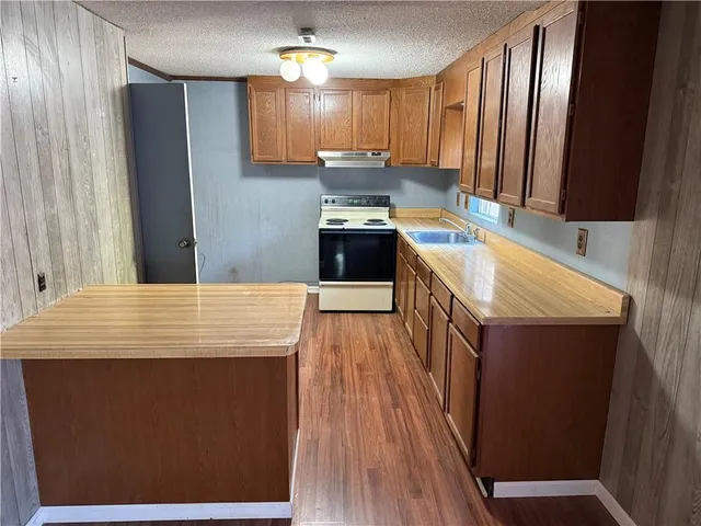 $179,900 | 8208 West 81st Street, Overland Park, KS 66204