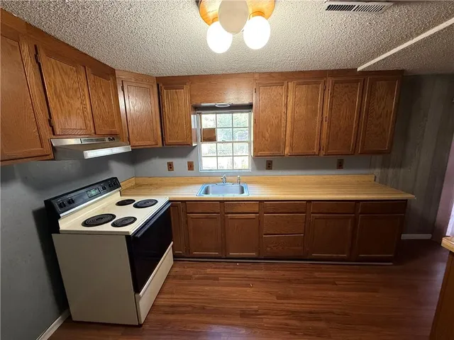 $179,900 | 8208 West 81st Street, Overland Park, KS 66204