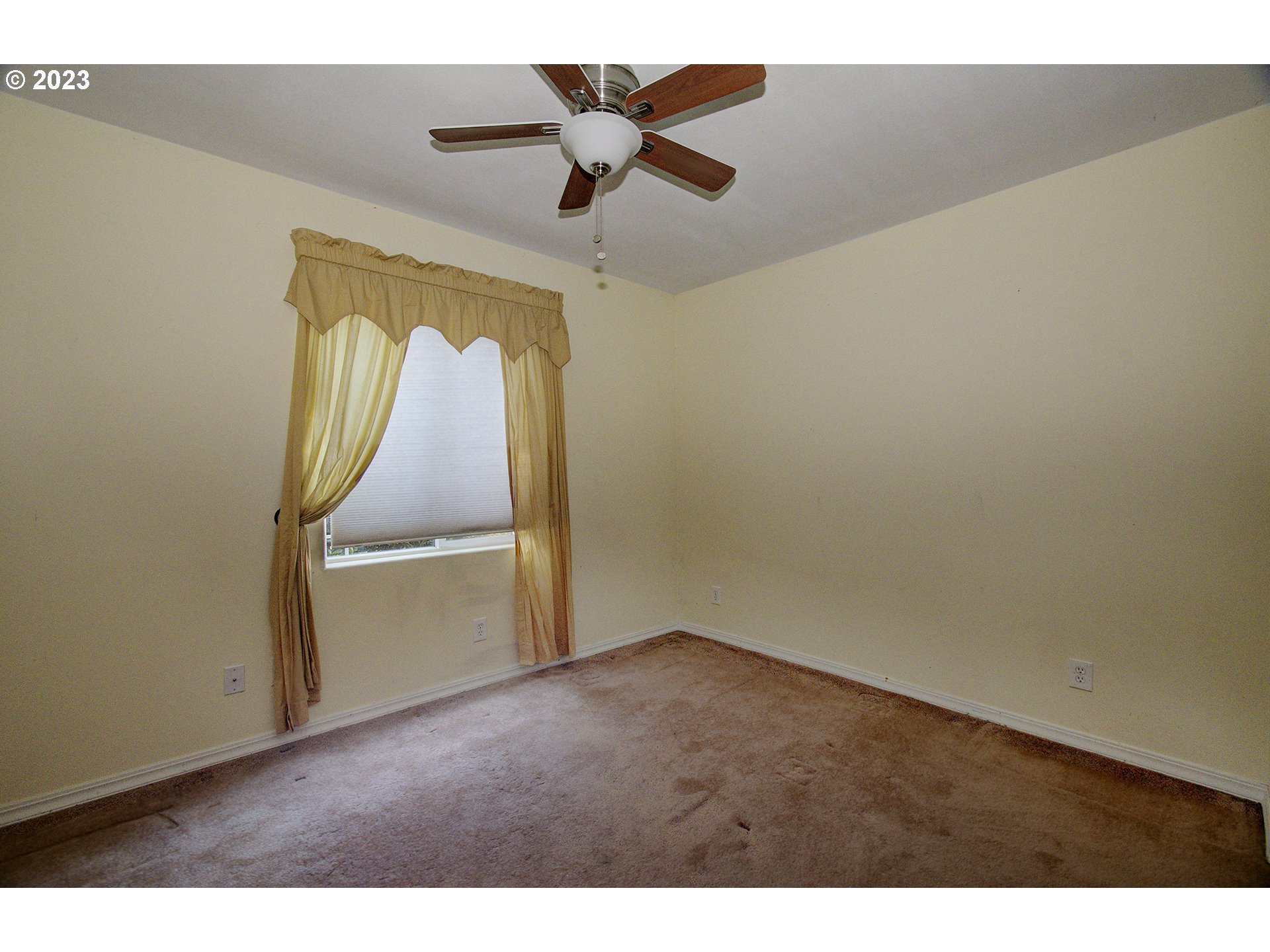 271 28th Avenue Longview, WA 98632 - Photo 19 of 29 a view of empty room with ceiling fan