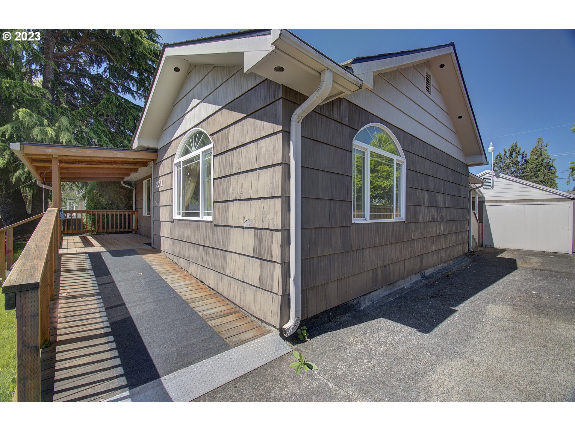 271 28th Avenue Longview, WA 98632 - Photo 6 of 29 a view of a house with a wooden deck