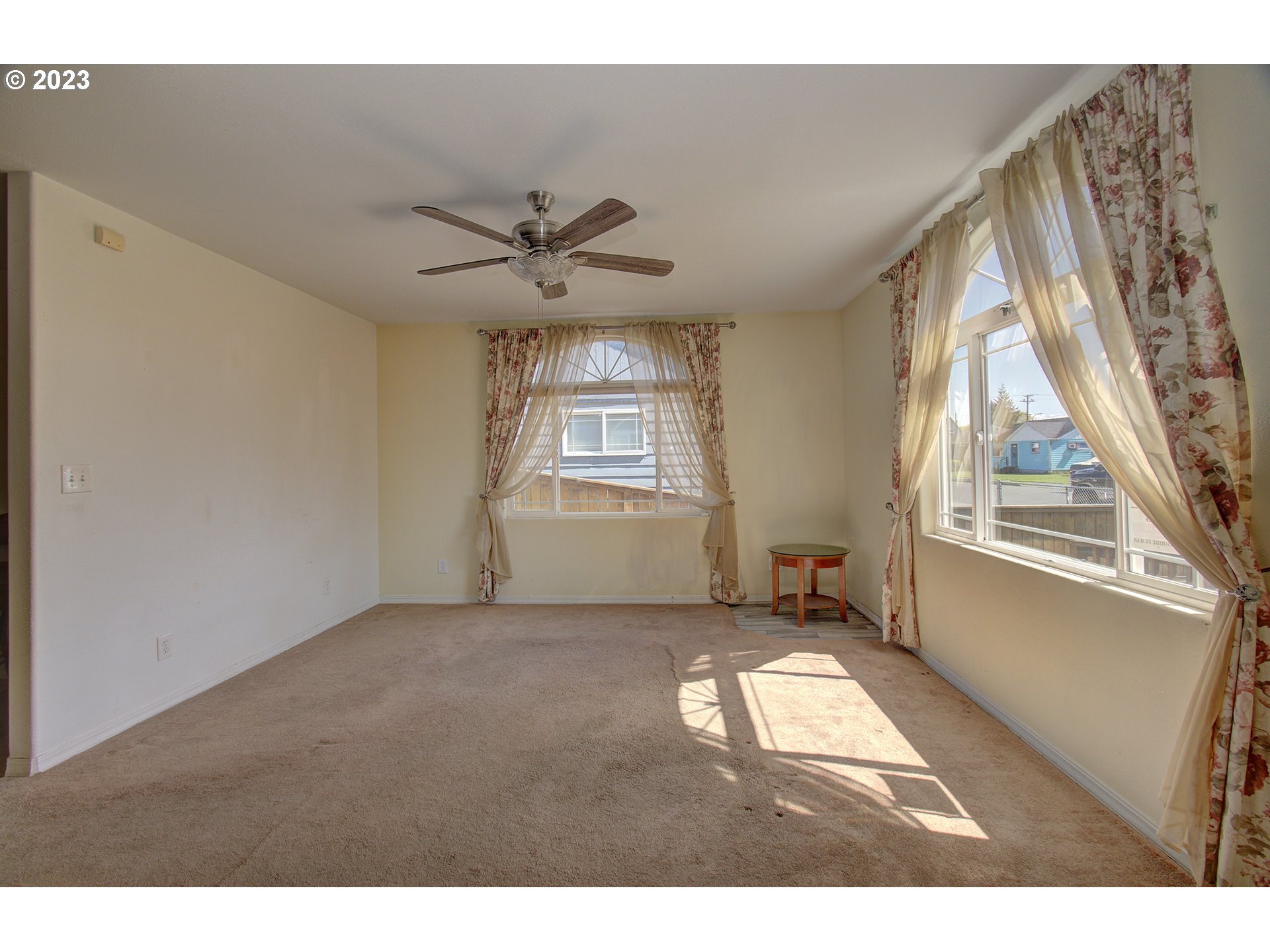 271 28th Avenue Longview, WA 98632 - Photo 7 of 29 a view of empty room with windows