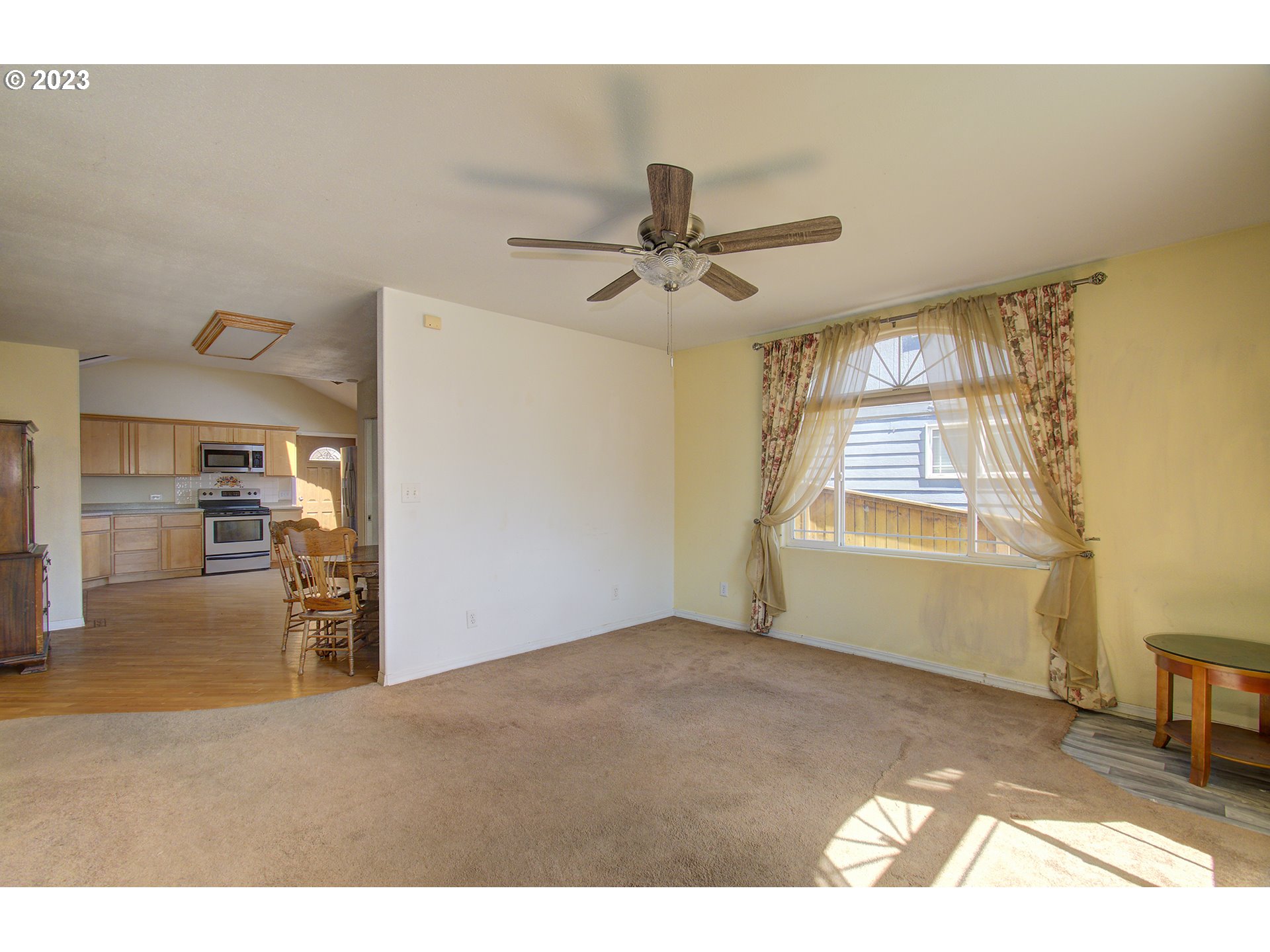 271 28th Avenue Longview, WA 98632 - Photo 9 of 29 a view of livingroom with hardwood floor and a ceiling fan