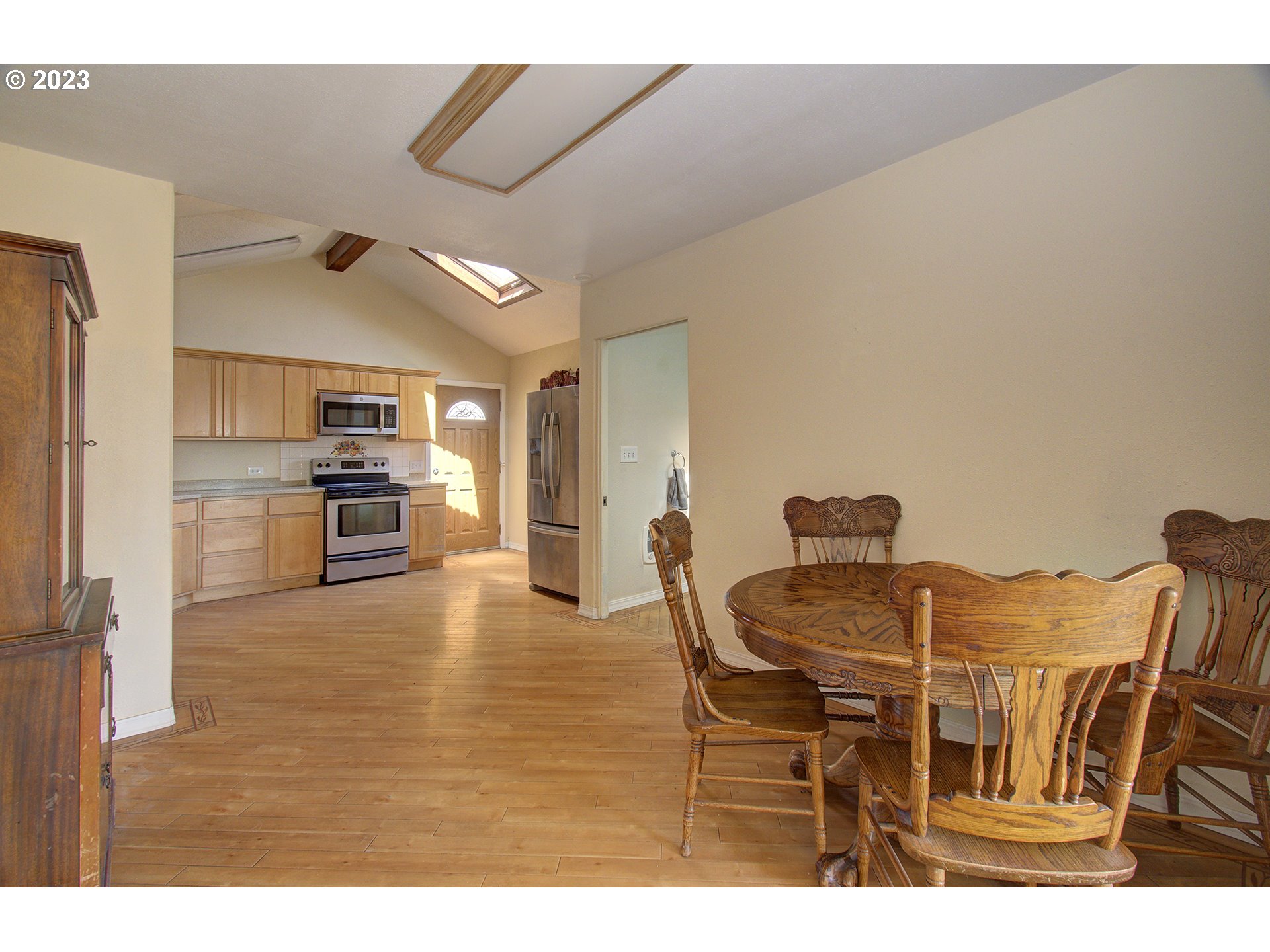 271 28th Avenue Longview, WA 98632 - Photo 10 of 29 a view of kitchen with furniture and wooden floor