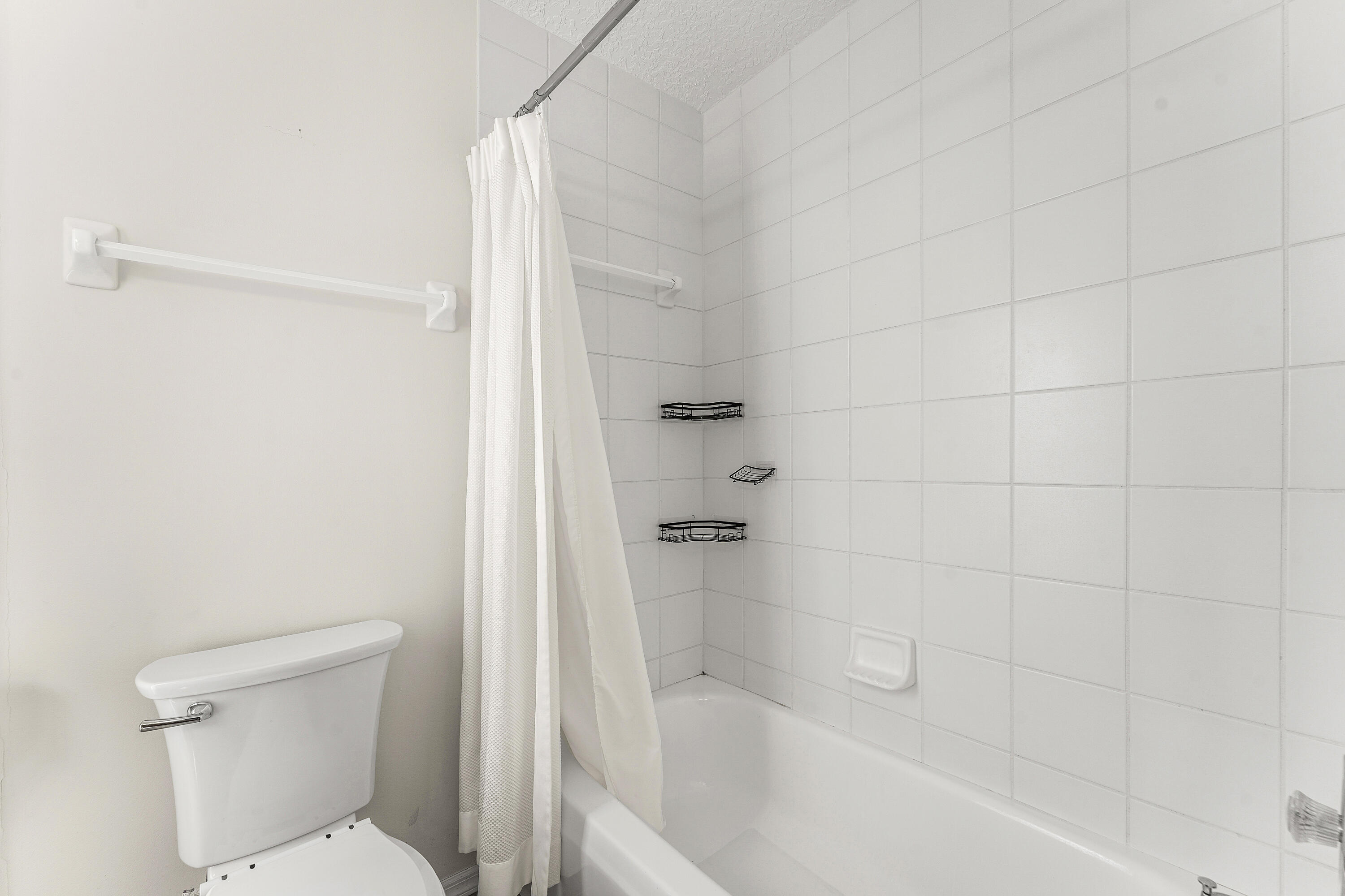 2100 Bonisle Circle Riviera Beach, FL 33418 - Photo 14 of 24 a bathroom with a bathtub and a toilet