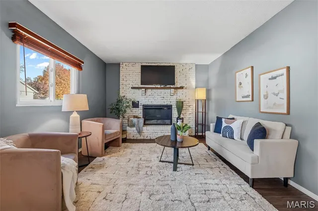 $230,000 | 1202 Sir Lancelot Lane, Godfrey, IL 62035