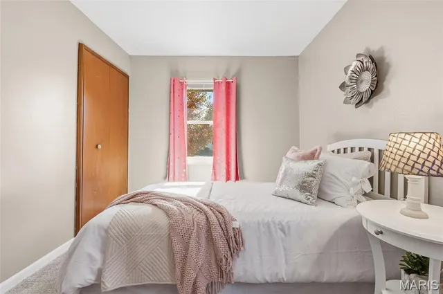 $230,000 | 1202 Sir Lancelot Lane, Godfrey, IL 62035