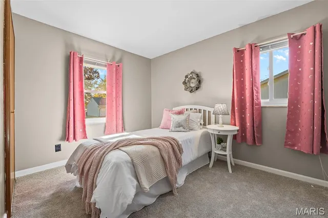 $230,000 | 1202 Sir Lancelot Lane, Godfrey, IL 62035