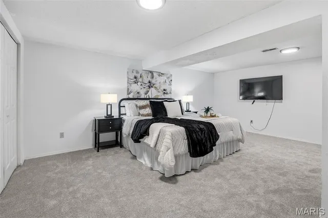 $230,000 | 1202 Sir Lancelot Lane, Godfrey, IL 62035