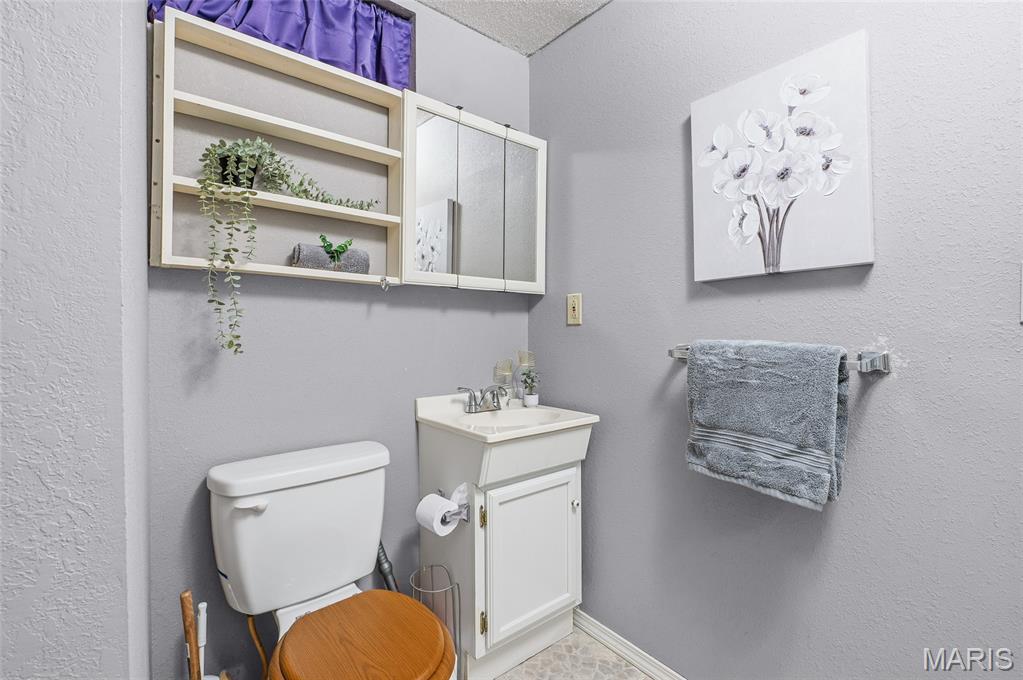 1202 Sir Lancelot Lane Godfrey, IL 62035 - Photo 27 of 39