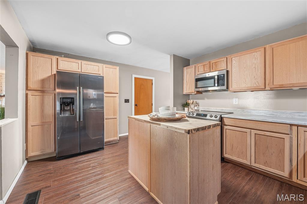 1202 Sir Lancelot Lane Godfrey, IL 62035 - Photo 3 of 39