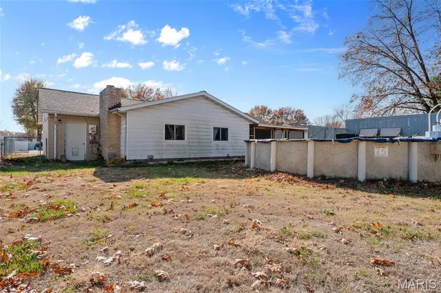 $230,000 | 1202 Sir Lancelot Lane, Godfrey, IL 62035