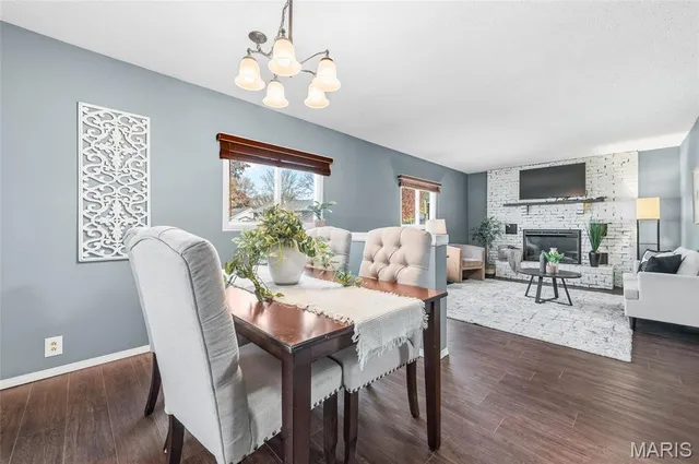 $230,000 | 1202 Sir Lancelot Lane, Godfrey, IL 62035