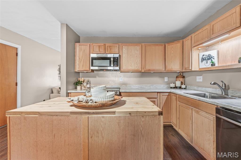 1202 Sir Lancelot Lane Godfrey, IL 62035 - Photo 7 of 39