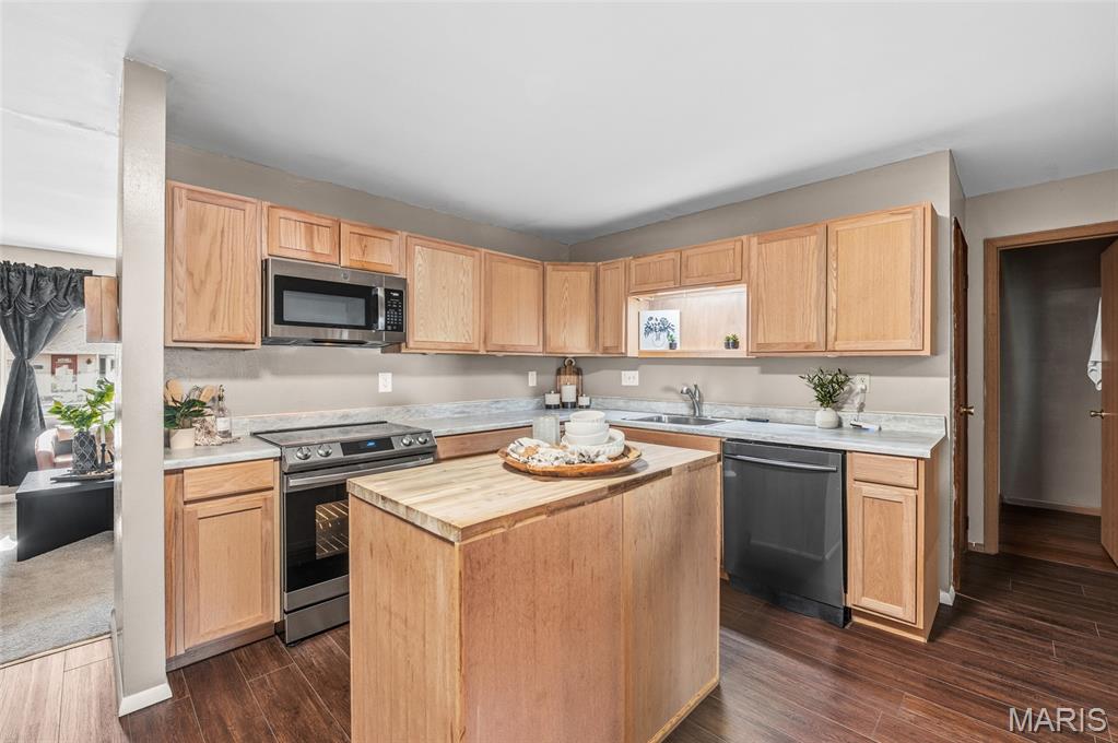 1202 Sir Lancelot Lane Godfrey, IL 62035 - Photo 8 of 39