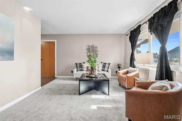 $230,000 | 1202 Sir Lancelot Lane, Godfrey, IL 62035