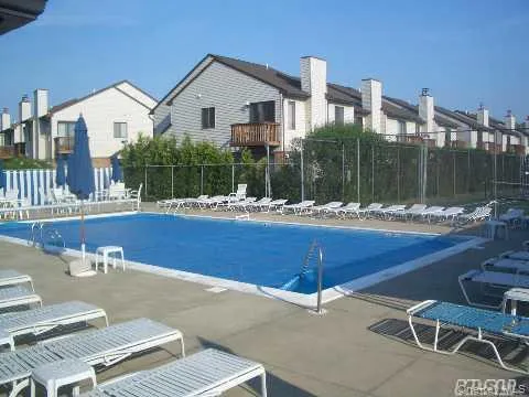 $579,999 | 132 Laurel Lane, Wantagh, NY 11793