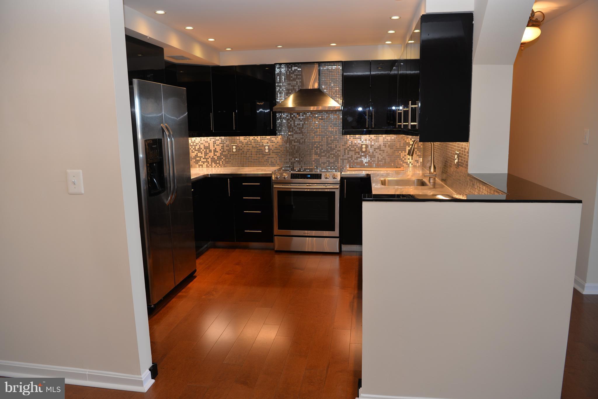 1101 South Arlington Ridge Road, Unit 703 Arlington, VA 22202 - Photo 9 of 30 Kitchen