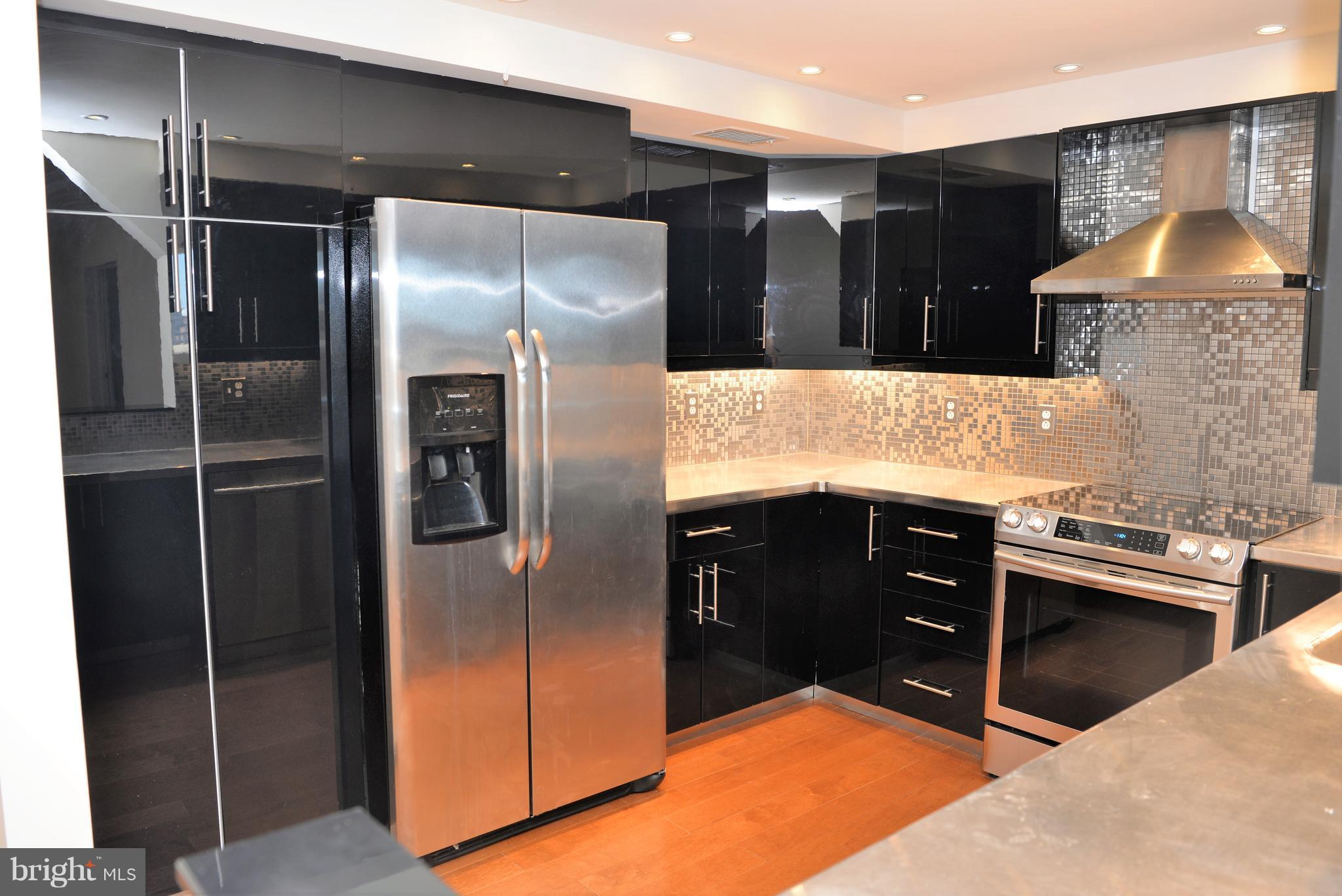 1101 South Arlington Ridge Road, Unit 703 Arlington, VA 22202 - Photo 10 of 30 Kitchen