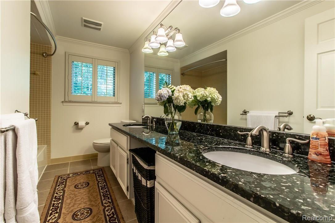 14728 Riverside Drive Livonia, MI 48154 - Photo 17 of 29 14728 Riverside-46.jpg