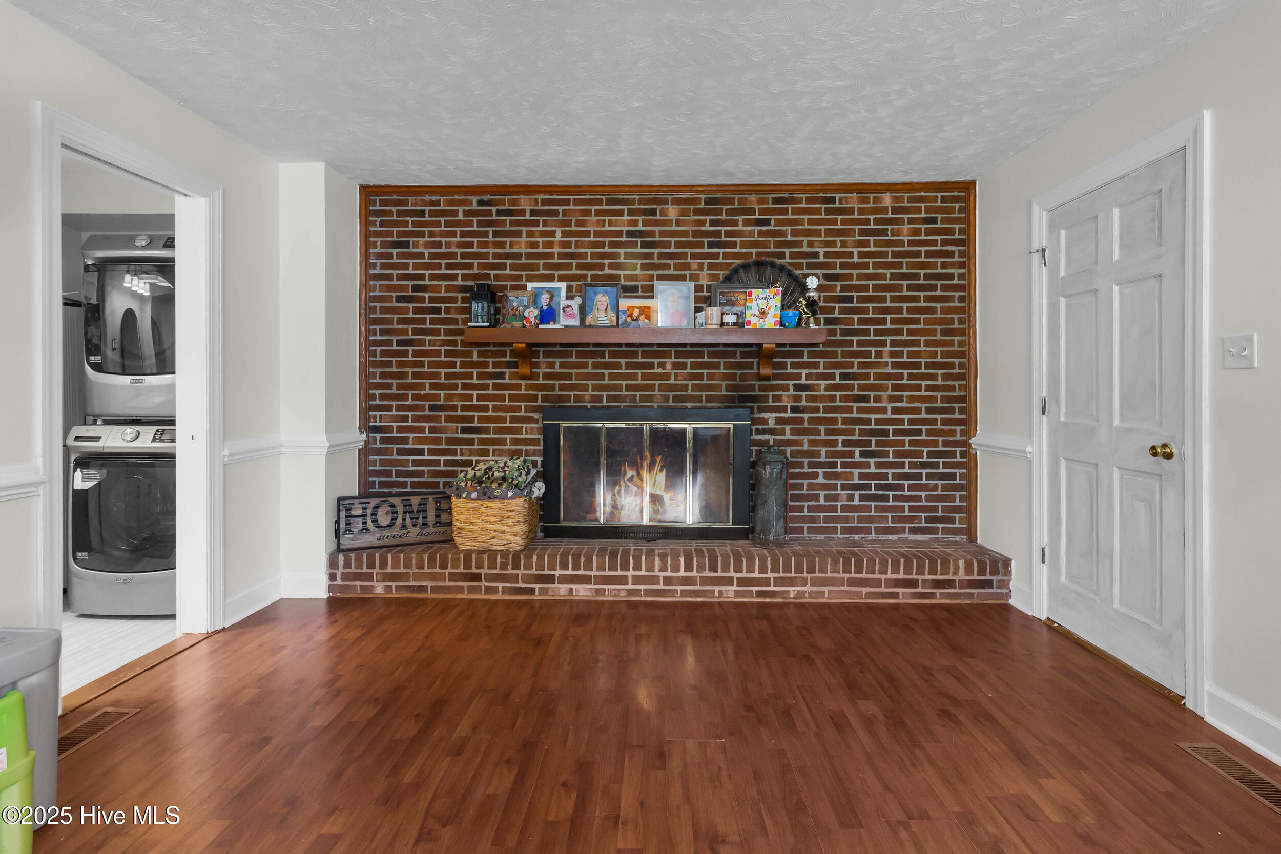 605 River Road Trent Woods, NC 28562 - Photo 7 of 38 Living Room