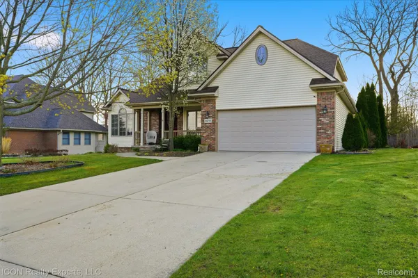 $465,000 | 9211 Meadowridge Lane, Grand Blanc, MI 48439