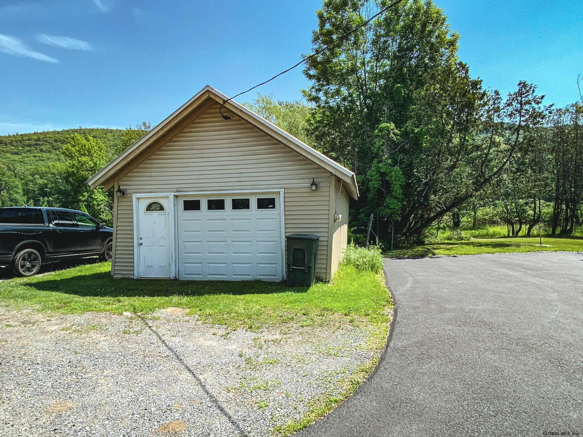 5 Hanneford Road Queensbury, NY 12804 - Photo 30 of 31 Photo 30