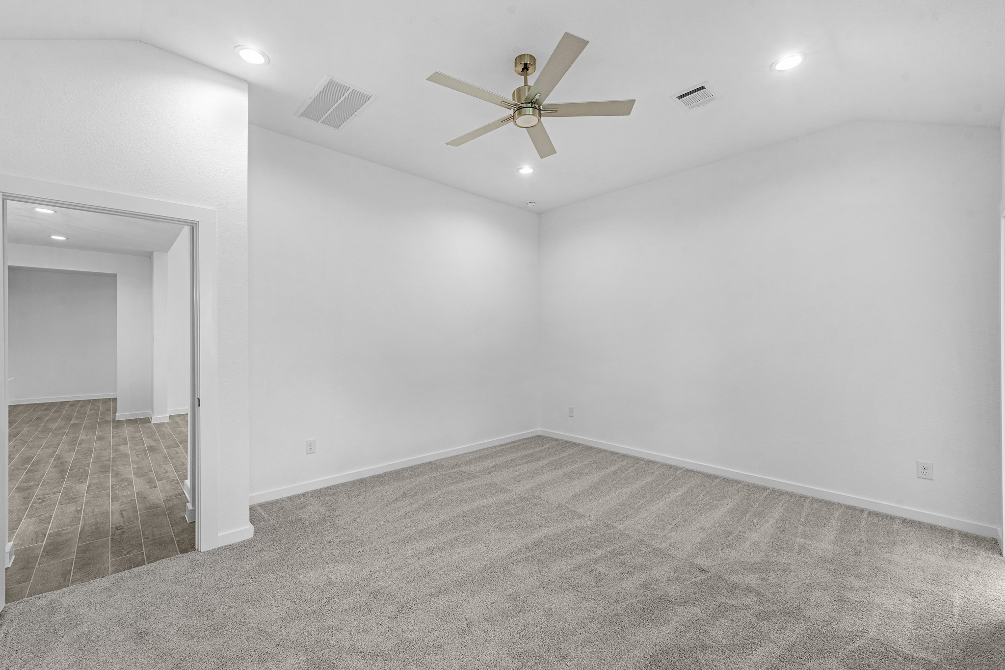 8747 Mallow Rose Way Rosharon, TX 77583 - Photo 8 of 36 Gallery Image 8