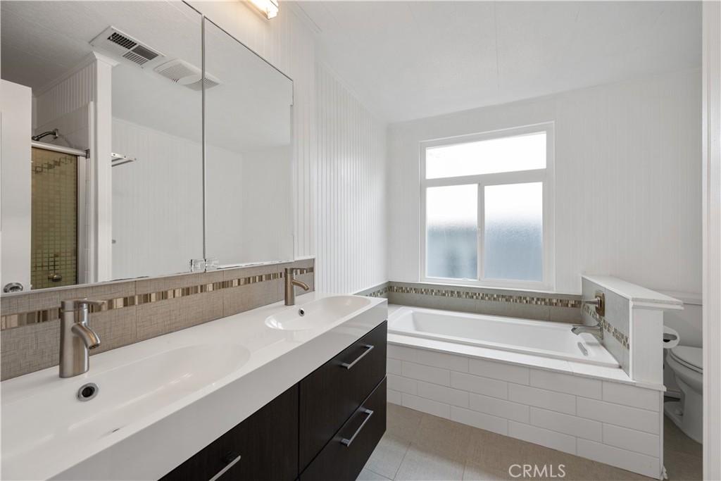 1675 Los Osos Valley Road, Unit 135 Los Osos, CA 93402 - Photo 22 of 38 a bathroom with a sink a mirror and a bathtub