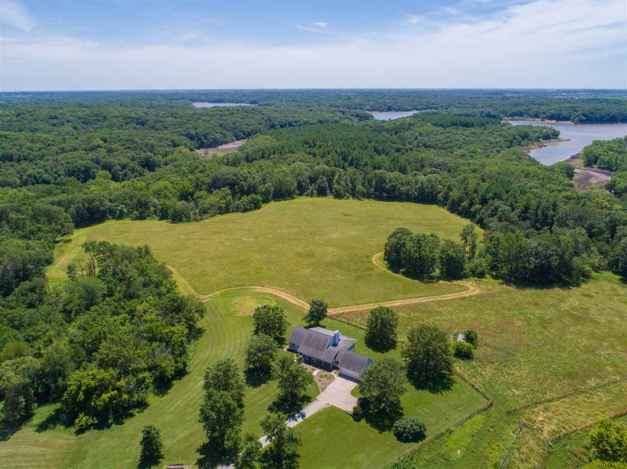 2315 Sugar Bottom Road Northeast Solon, IA 52333 - Photo 2 of 42 Gallery Image 2