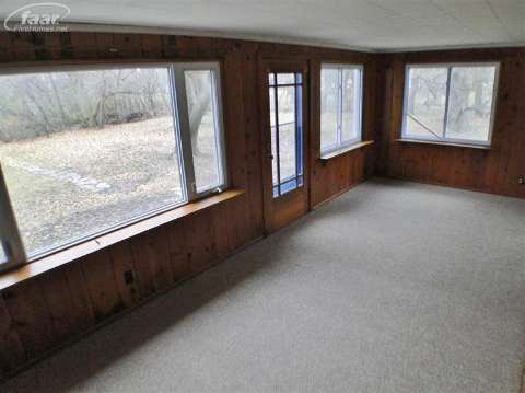 1253 Howe Road Burton, MI 48509 - Photo 8 of 19 20386717-7.JPG