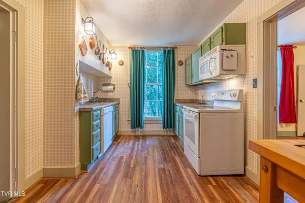 $300,000 | 303 East Main Street, Abingdon, VA 24210