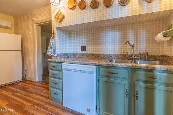 $300,000 | 303 East Main Street, Abingdon, VA 24210