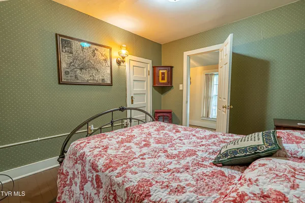 $275,000 | 303 East Main Street, Abingdon, VA 24210