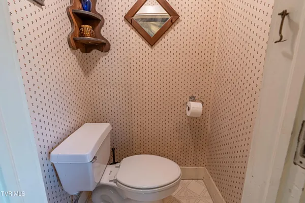 $300,000 | 303 East Main Street, Abingdon, VA 24210