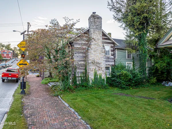 $275,000 | 303 East Main Street, Abingdon, VA 24210