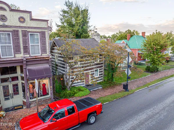 $300,000 | 303 East Main Street, Abingdon, VA 24210