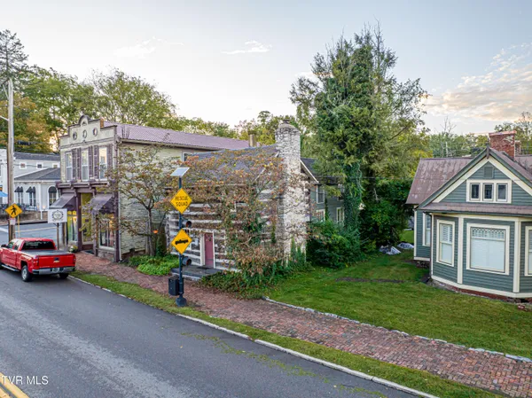 $300,000 | 303 East Main Street, Abingdon, VA 24210