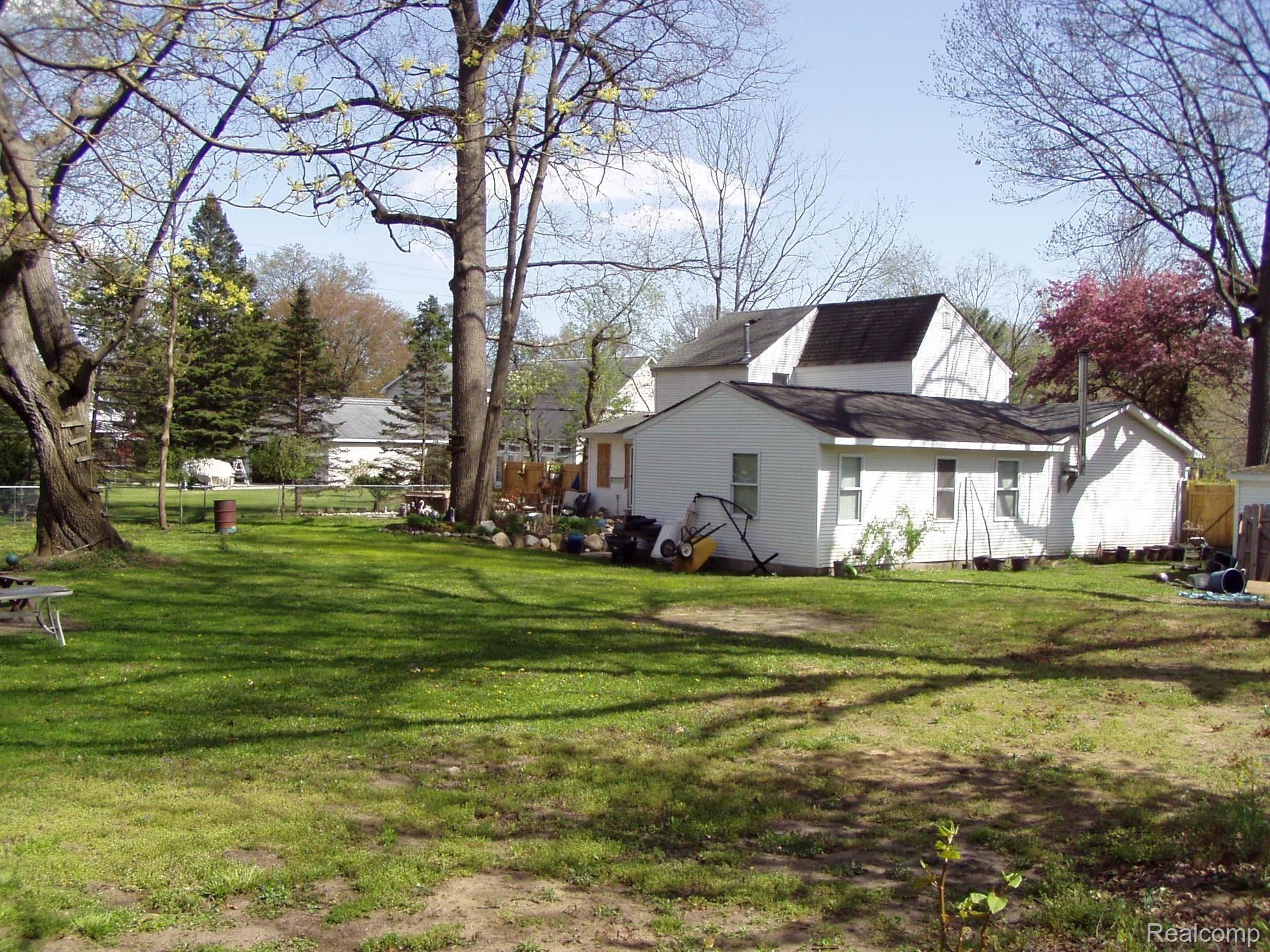 36850 Herman Street Romulus, MI 48174 - Photo 5 of 18 BACKYARD
