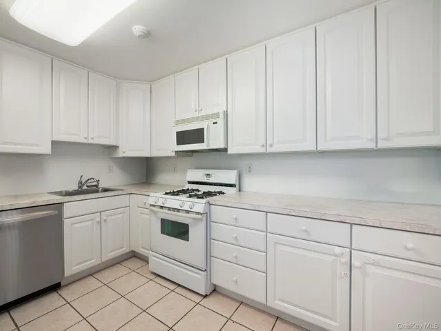 $439,000 | 2 Windsor Circle, New City, NY 10956