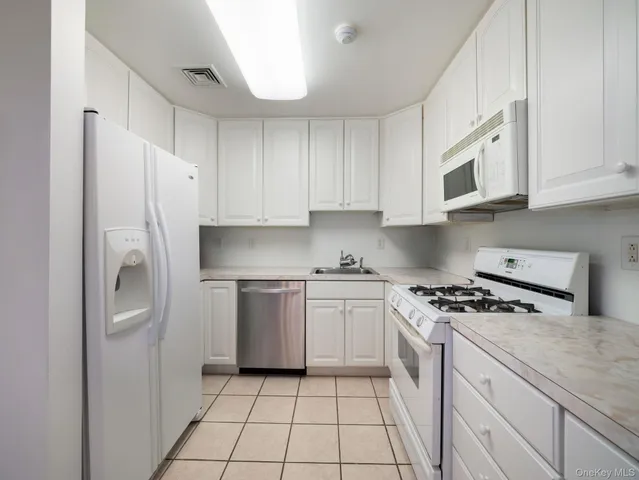 $439,000 | 2 Windsor Circle, New City, NY 10956