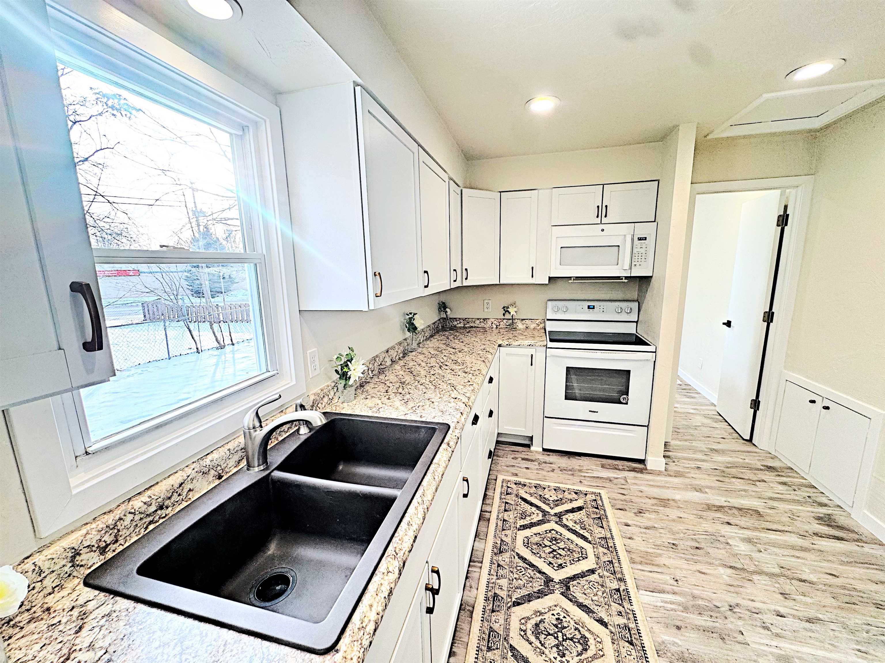 1813 West Summer Street Appleton, WI 54914 - Photo 9 of 28