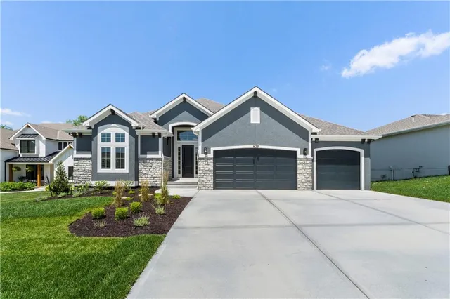 $765,000 | 10332 North Potter Avenue, Kansas City, MO 64157